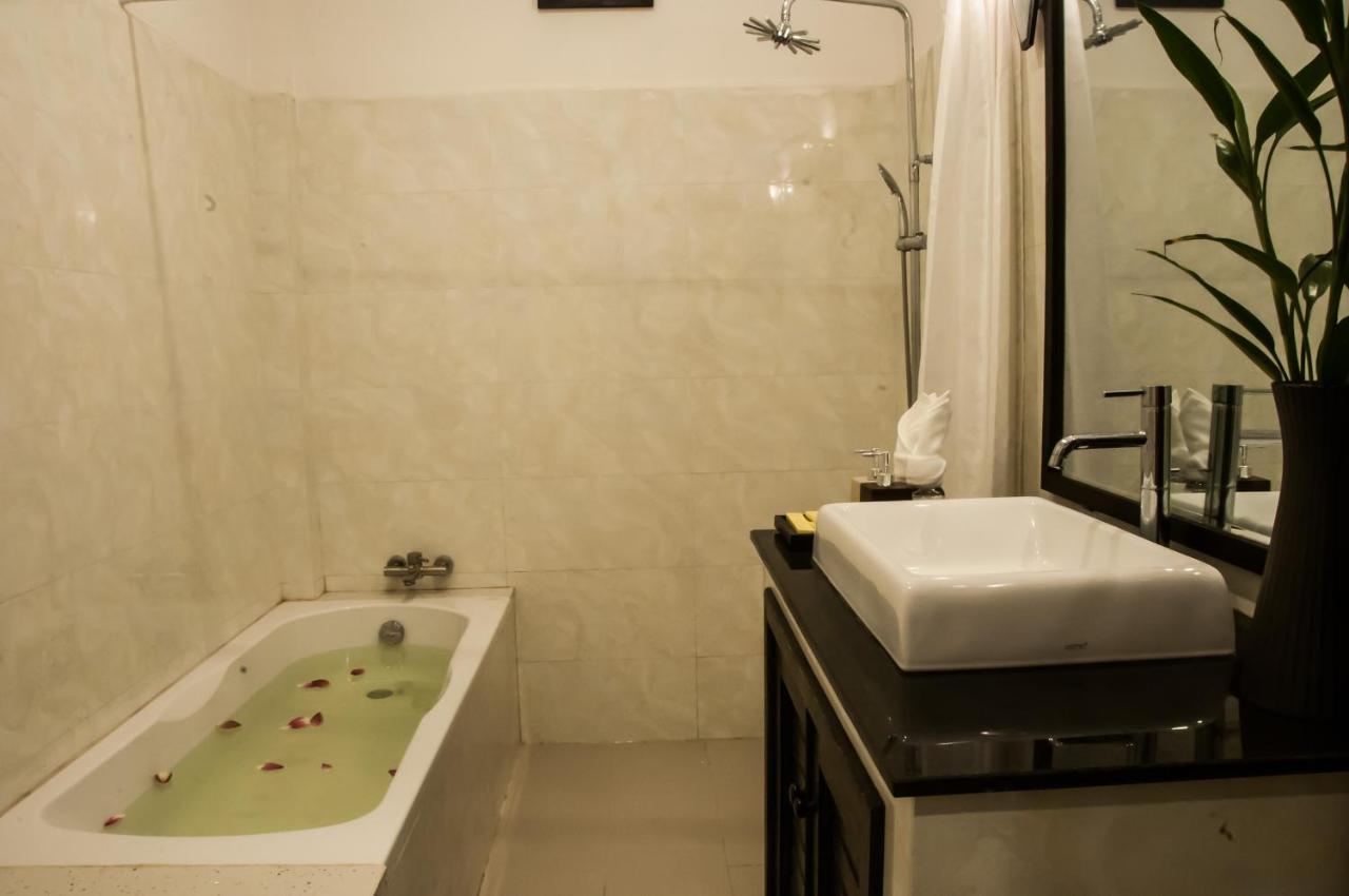 Private Boutique Home With Pool, The Fin Inn Siem Reap Exterior photo
